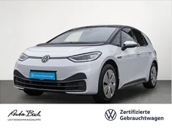Weiß (gletscherweiß metallic/schwarz) Gebraucht 2021 VW ID.3 Pro Performance Kleinwagen | 21.740 € (Guter Preis)