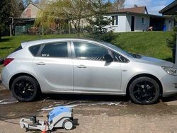 Silber Gebraucht 2010 Opel Astra Selection Limousine | 3.650 € (Fairer Preis)