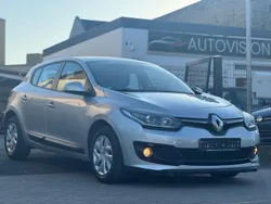 Grau Gebraucht 2015 Renault Mégane III Authentique Limousine | 6.950 € (Fairer Preis)