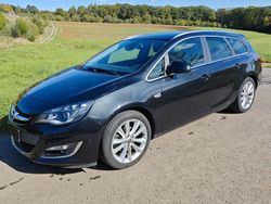 Schwarz Gebraucht 2014 Opel Astra Exklusiv Kombi | 11.200 € (Etwas zu teuer)