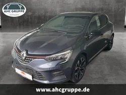 Grau Gebraucht 2022 Renault Clio V Intens Limousine | 16.990 € (Guter Preis)