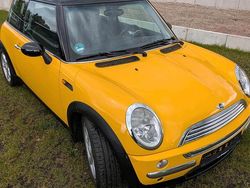 Gelb Gebraucht 2002 Mini Cooper Kleinwagen | 3.300 €