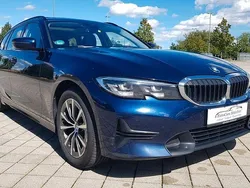 Blau Gebraucht 2022 BMW 320 Sport Line Kombi | 23.490 € (Fairer Preis)
