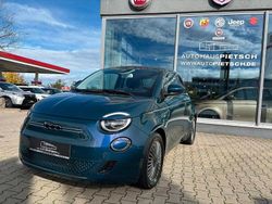 Grün Gebraucht 2023 Fiat 500e Kleinwagen | 25.964 € (Teuer)