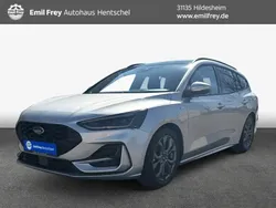 Moondust silber metallic Gebraucht 2023 Ford Focus ST-Line Kombi | 24.924 € (Guter Preis)