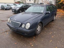 Blau Gebraucht 2001 Mercedes E200 Classic Limousine | 999 € (Superpreis)
