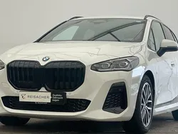 Alpinweiss Gebraucht 2024 BMW 218 Active Tourer Luxury Line Van / Kleinbus | 36.949 € (Fairer Preis)