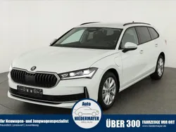 Kristall weiß Neu 2025 Skoda Superb Selection Kombi | 43.995 € (Guter Preis)