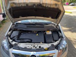 Grau Gebraucht 2007 Opel Zafira Van / Kleinbus | 5.300 € (Etwas zu teuer)