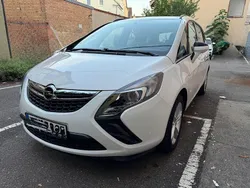 Weiß Gebraucht 2014 Opel Zafira Tourer Van / Kleinbus | 11.350 € (Fairer Preis)