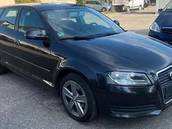 Grau Gebraucht 2010 Audi A3 Attraction Limousine | 5.999 € (Fairer Preis)