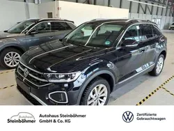 Deep black perleffekt (schwarz) Gebraucht 2024 VW T-Roc Style SUV | 28.885 € (Fairer Preis)