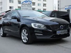 Schwarz metallic Gebraucht 2016 Volvo V60 Momentum Kombi | 17.700 €