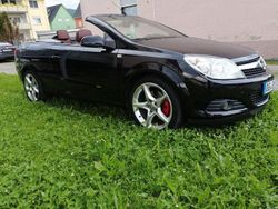 Schwarz Gebraucht 2010 Opel Astra Cabriolet Cabrio | 7.800 €