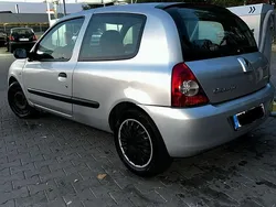 Silber Gebraucht 2006 Renault Clio II Campus Kleinwagen | 1.350 €