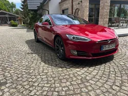 Rot Gebraucht 2015 Tesla Model S Limousine | 26.900 € (Fairer Preis)