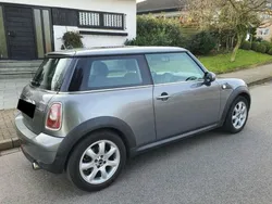 Grau Gebraucht 2010 Mini Cooper Kleinwagen | 6.200 € (Fairer Preis)