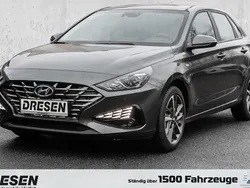 Grau Gebraucht 2024 Hyundai i30 Trend Limousine | 21.940 € (Fairer Preis)