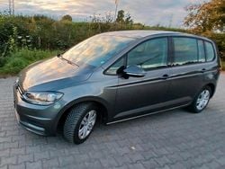 Grau Gebraucht 2016 VW Touran Van / Kleinbus | 11.500 € (Guter Preis)