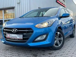 Blau Gebraucht 2016 Hyundai i30 Trend Kombi | 9.999 € (Etwas zu teuer)