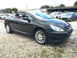 Schwarz Gebraucht 2004 Peugeot 307 CC Basis Cabrio | 2.799 € (Fairer Preis)