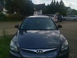 Grau Gebraucht 2011 Hyundai i30 Kleinwagen | 2.800 €
