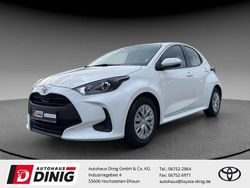 Weiß Gebraucht 2021 Toyota Yaris Basis Limousine | 12.495 € (Fairer Preis)