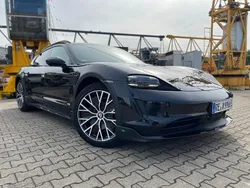 Schwarz Gebraucht 2022 Porsche Taycan Cross Turismo Limousine | 59.863 € (Etwas zu teuer)