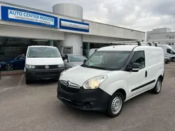 Weiß Gebraucht 2013 Opel Combo Van / Kleinbus | 3.990 € (Guter Preis)
