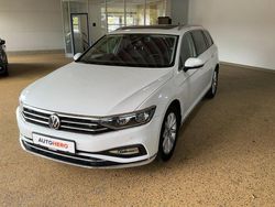 Weiß Gebraucht 2020 VW Passat Elegance Kombi | 25.360 € (Etwas zu teuer)