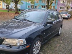 Schwarz Gebraucht 1999 Volvo V40 Kombi | 1.950 €