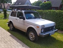 Weiß Gebraucht 2011 Lada niva SUV | 7.500 € (Teuer)