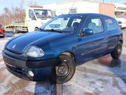 Blau Gebraucht 1999 Renault Clio II Limousine | 2.600 € (Etwas zu teuer)