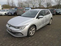 Reflexsilber (metallic) Gebraucht 2023 VW Golf VIII Life Limousine | 24.988 € (Guter Preis)