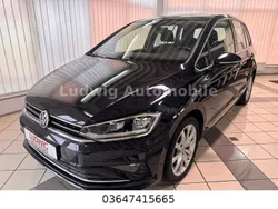 Schwarz Gebraucht 2018 VW Golf Sportsvan Highline Van / Kleinbus | 16.980 € (Fairer Preis)