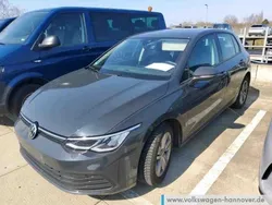 Uranograu Gebraucht 2022 VW Golf VIII Life Limousine | 21.980 € (Guter Preis)