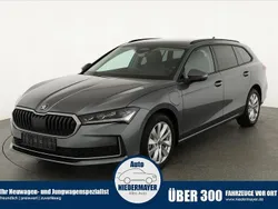 Grau Neu 2025 Skoda Superb Selection Kombi | 43.995 € (Guter Preis)