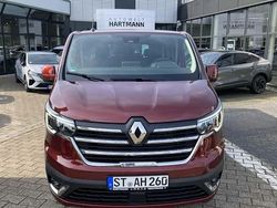 Karmesinrot metallic (rot) Gebraucht 2024 Renault Trafic Life Van | 45.998 €