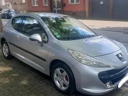 Grau Gebraucht 2009 Peugeot 207 Limousine | 2.000 € (Fairer Preis)