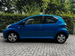 Blau Gebraucht 2009 Toyota Aygo Kleinwagen | 3.500 € (Fairer Preis)