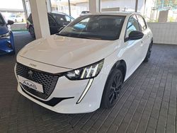 Weiß Gebraucht 2023 Peugeot e-208 GT Kleinwagen | 19.990 € (Fairer Preis)