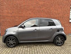 Grau Gebraucht 2021 Smart ForFour Electric Drive Limousine | 9.990 € (Fairer Preis)