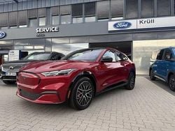 Rot (rapid red metallic) Neu 2025 Ford Mustang Mach-E Premium SUV | 59.990 € (Teuer)