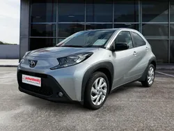 Shimmering silver metallic Gebraucht 2022 Toyota Aygo X-play Kleinwagen | 13.350 € (Fairer Preis)