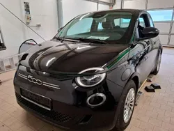 Schwarz Gebraucht 2023 Fiat 500e Kleinwagen | 21.899 € (Fairer Preis)