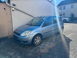 Blau Gebraucht 2005 Ford Fiesta Kleinwagen | 900 € (Guter Preis)