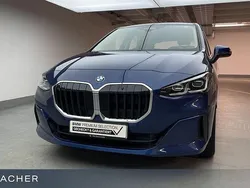 Phytonicblau Gebraucht 2024 BMW 218 Active Tourer Luxury Line Van / Kleinbus | 31.349 € (Superpreis)