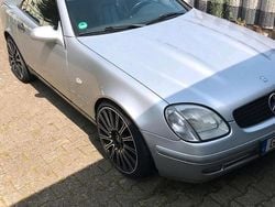Silber Gebraucht 2025 Mercedes 200 Cabrio | 7.500 €