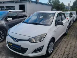 Weiß Gebraucht 2014 Hyundai i20 Edition Limousine | 6.399 € (Fairer Preis)