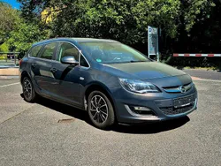 Braun Gebraucht 2013 Opel Astra Innovation Kombi | 7.900 € (Etwas zu teuer)